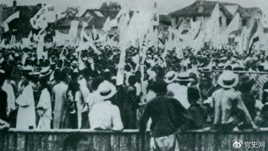 1925å¹´5æ30æ¥ï¼ä¸æµ·çåäºåå¸ç±å½çäºå
è¿å¨ï¼æèµ·äºå
¨å½èå´å¤§é©å½é«æ½®ã