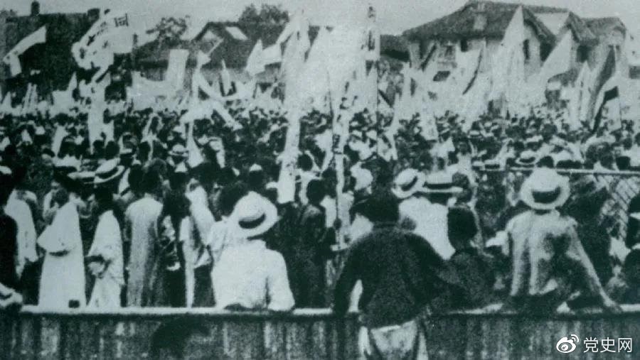 1925å¹´5æ30æ¥ï¼ä¸æµ·çåäºåå¸ç±å½çäºåè¿å¨ï¼æèµ·äºå¨å½èå´å¤§é©å½é«æ½®ã