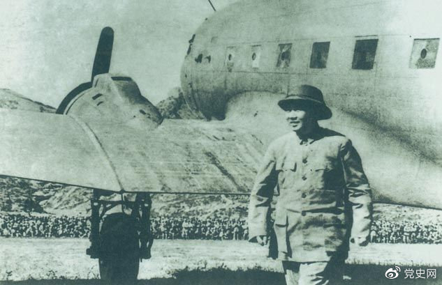 1945年10月11日,毛泽东回到延安,受到延安各界人士的热烈欢迎。